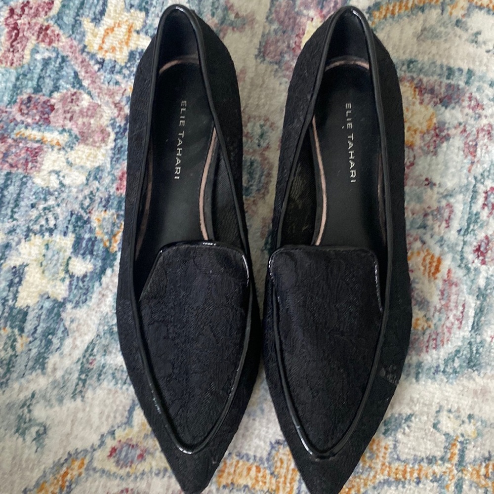 TAHARI brand new flats 7.5